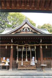 写真: 鳩ヶ谷総鎮守氷川神社の社殿